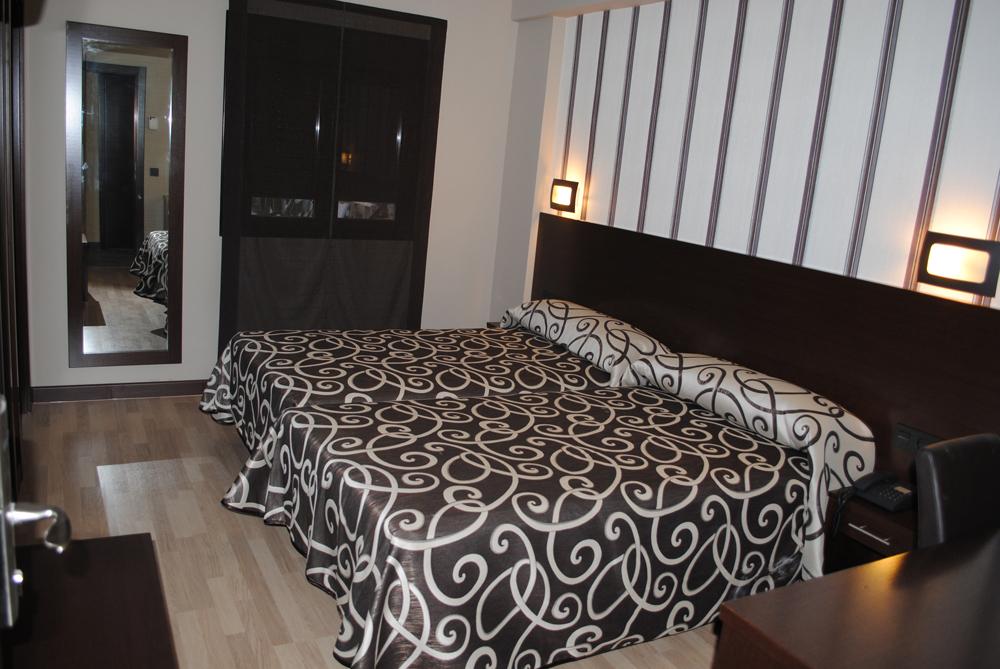 Hotel Ciudad De Пласенсія Номер фото